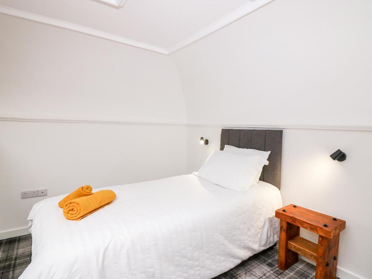 The Marriage Room At The Institute Executive Apartments Keith Exteriör bild